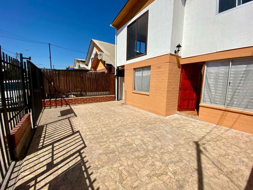 Casa En Venta De 3 Dorm. En Puente Alto