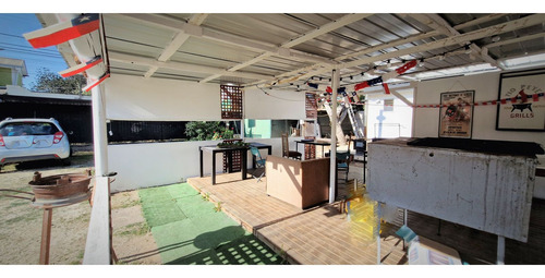 Sitio Con Instalaciones Y Patente Para Restaurant, En La Cru
