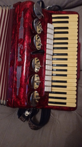 Imagem 1 de 6 de Vendo Uma Acordion