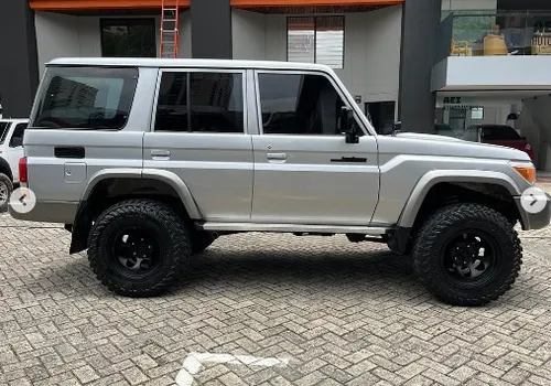 Toyota Land Cruiser 70 Modelo 2011 Blindado