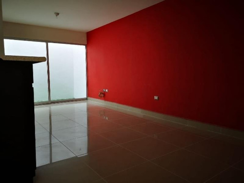Imagen 3 de 10 de Casa Sola En Venta Fracc Fstse