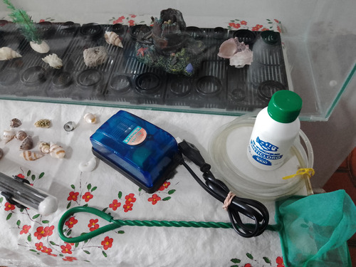 Acuario De 70x35x20 Aprox. Con Accesorios Incluidos Cristal (Usado)