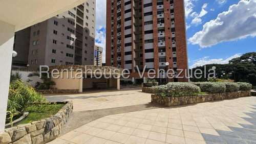Ms Rentahouse Vende Apartamento Con Excelente Ubicación, Distribución Y Servicios. El Inmueble Cuenta Con Excelente Distribución De Su Sala Comedor, Bar En Madera, Cocina Empotrada,