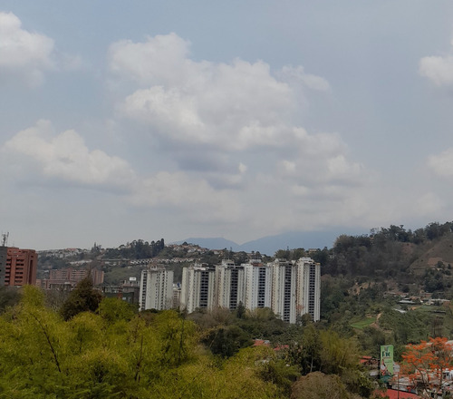 Apartamento De Dos Niveles La Boyera Hatillo (norte)
