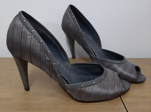 Zapatos Styletto Ábrete Raso Plisado Gris Y Tachas Talle 40