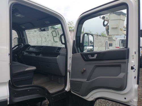 Imagem 10 de 14 de Volkswagen Express Ano 2019 Baú Carga Seca Facchini