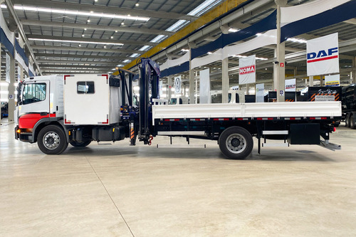 Caminhão Mb Atego 1719 4x2 25/25 Cabine Suplementar