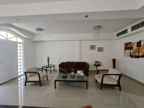 Imagen 17 de 28 de Cómoda Casa De Dos Plantas En Loma Linda, Sector Las Peonías, Puerto Ordaz