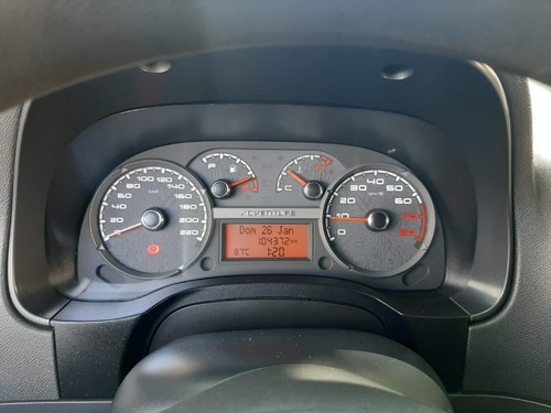 Imagem 10 de 15 de Fiat Strada Adventure 1.8 Flex