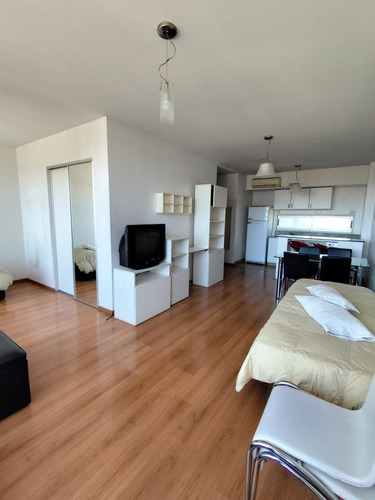 Amplio Monoambiente En Alquiler Con Balcon Y Amenities, Colegiales. E-furio.