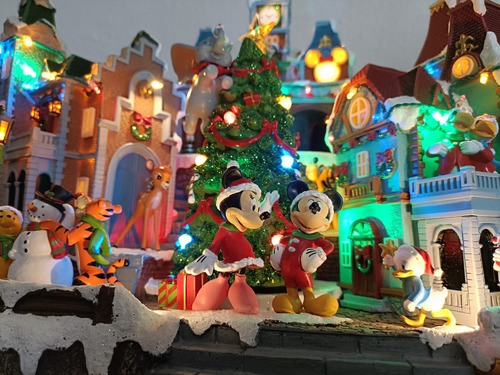 Villa Navideña Animada Disney Con Luces Y Sonido Ms Luces