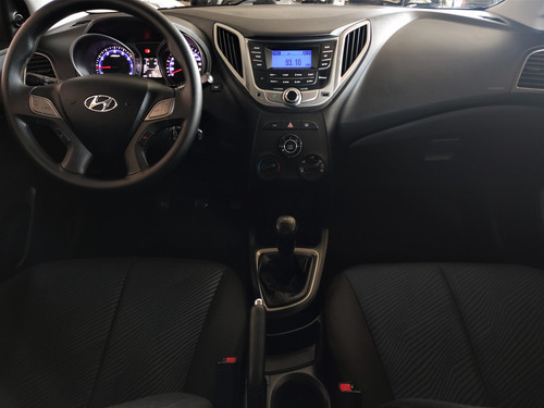 Imagem 9 de 12 de Hyundai Hb20 Comfort Plus 1.6 Preto 2014