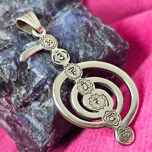 Dije Chokurei 7 Chakras En Plata 925 Amarrarte Joyas Plata 925 - Tamaño 32x20mm