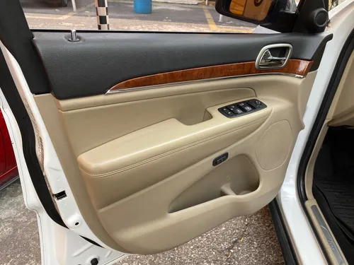 Jeep Grand Cherokee 3.6 Limited Navegación V6 4x2 Mt