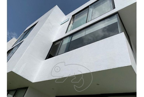 Imagen 24 de 30 de Moderna Casa Con Doble Altura