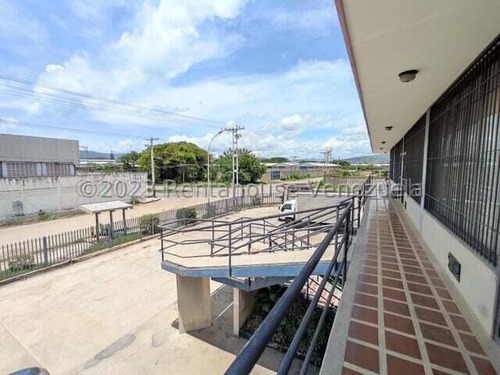 Locales Comerciales En Venta En Zona Industrial San Crispin Santa Cruz Aragua 24-1695 Irrr
