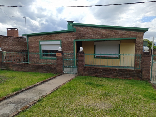 Casa De 2 Dormitorios Con Amplio Fondo Pan De Azúcar