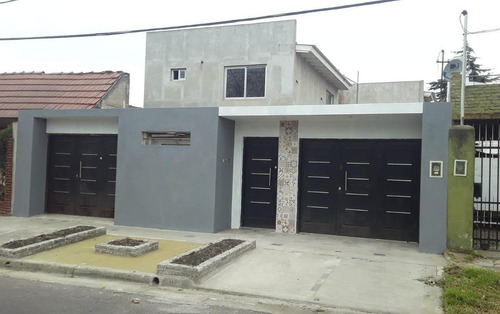 Imagen 1 de 11 de Casa Ph En Venta - 3 Ambientes - Condominio - Castelar Norte
