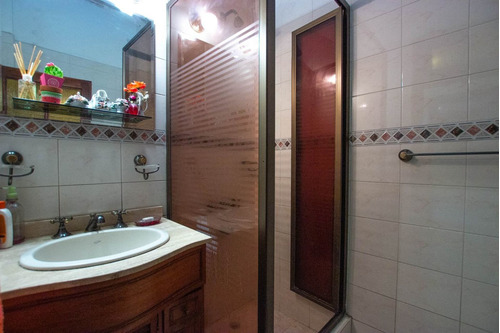Imagen 18 de 30 de Venta Casa Lote Propio 7 Ambientes En Pompeya