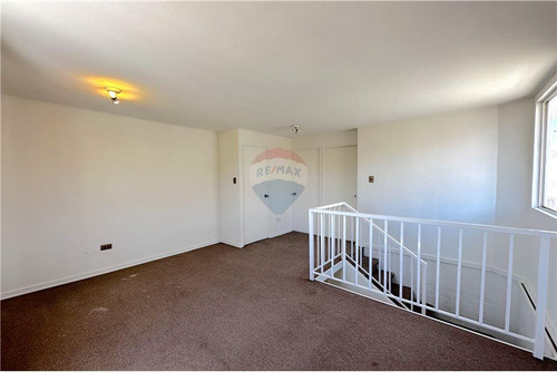 Gran Casa En Larapinta 3d-3b-piscina, Microbarrio