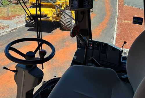 Colheitadeira Massey Ferguson 32 Ano 2012