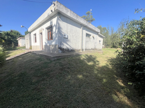 Venta Casa Sólida Con Amplio Terreno En Paso De La Arena, Padrón Único, 2 Dormitorios, Garage Varios Vehículos, Jardín, Fondo, Gran Potencial