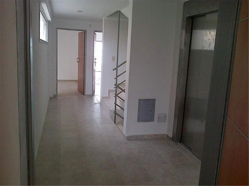 Imagen 3 de 5 de Impecable Y Luminoso Departamento En Venta En Moron