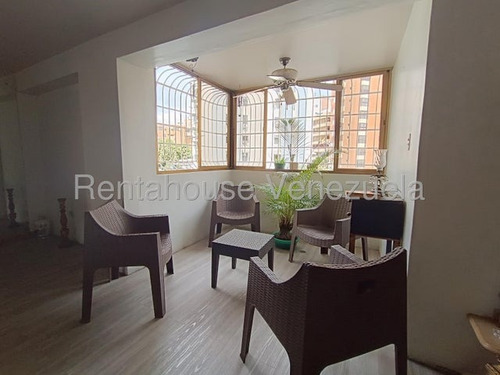 Amplio Apartamento En Venta Urb San Isidro, Maracay 25-13106 Hc