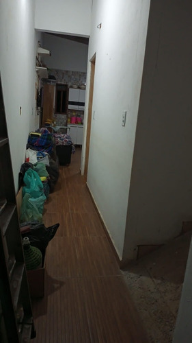 Casa Com 1 Quarto,cozinha Americana,1 Banheiro E Corredor