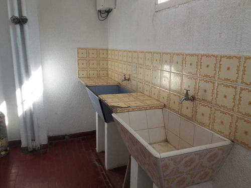 Imagen 11 de 12 de Zona Centro Ambiente Único 2º Piso Por Escalera Buen Estado