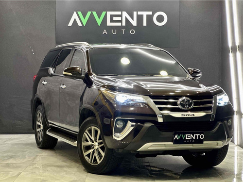 Toyota Hilux SW4 2.8 SRX 4X4 7 LUGARES 16V TURBO INTERCOOLER DIESEL 4P AUTOMÁTICO