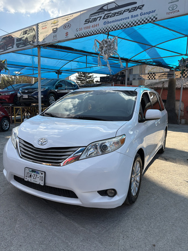Toyota Sienna Xle At
