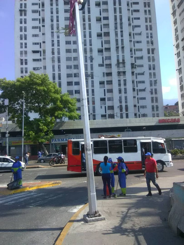 Apartamento  En Venta - Av Sucre De Catia. Edif. Res. El Metro. Caracas