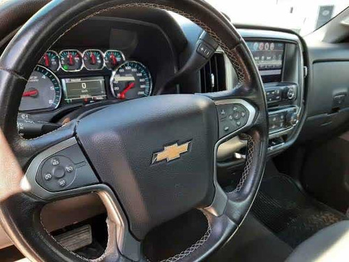 Imagen 8 de 12 de Chevrolet Cheyenne 2017 5.4 2500 Cab Reg Lt Z71 4x4 At