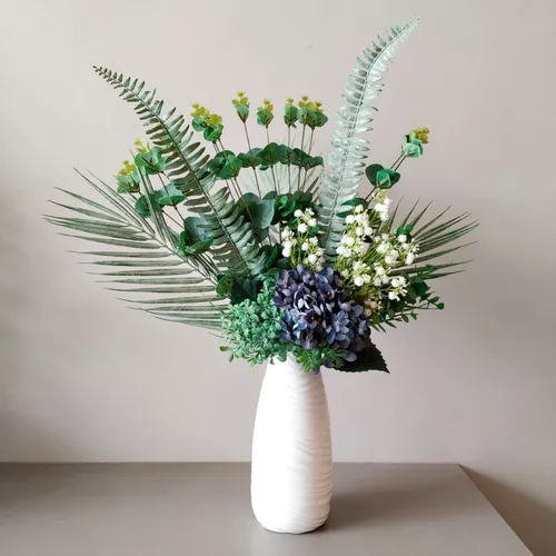 Arranjo Flores Hortênsias Azuis Com Folhagens No Vaso Branco