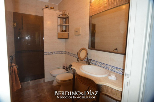 Espectacular Casa En Venta Ideal Para Vivir Todo El Año Con Una Ubicacion Inmejorable A Solo Cuadras De Playa Mansa- Ref: 112