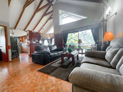 Casa En Venta De 5 Dorm. En Las Cabras
