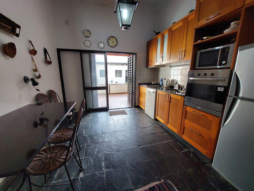 Casa En Venta De 250m² Con 7 Ambientes 2 Plantas Con Terraza Libre. Apto Crédito Rosario, Santa Fe