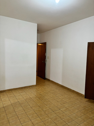 Departamento De Dos Ambientes En Caballito
