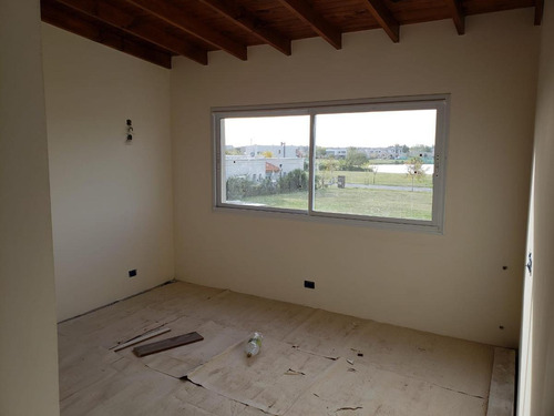 Casa En Venta Con Renta En El Canton Puertos Con Pileta.