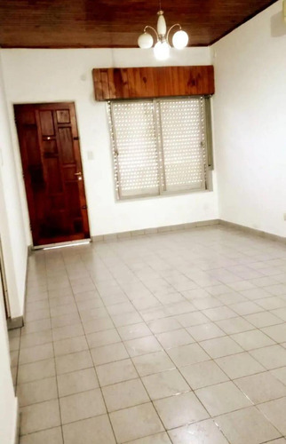 Casas En Venta - 2 Dormitorios 2 Baños - 300mts2 - Morón