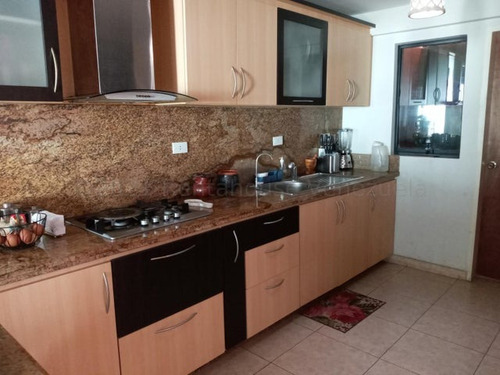 Imagen 9 de 30 de Townhouse En Venta Amplio Comodo Con Patio Interno Ubicado En Zona De Gran Revalorización Y Espacios Para El Esparcimiento Familiar Tazajal Naguanagua