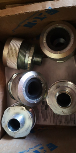 Caja Con 5 Glandulas Mod Cgb298 Crouse Hinds 3/4 (Usado)