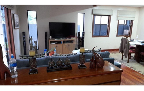 Vendo Casa Con Local Comercial Sobre Avenida Irrazábal: 4 Habitaciones Y 7 Baños.