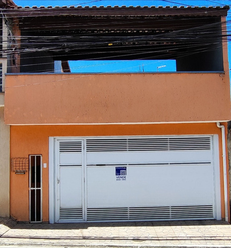 Casa Com Excelente Localização De Mercados, Posto De Saúde E Outras Facilidades