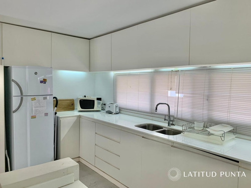 Imagen 7 de 30 de Casa Moderna En La Barra