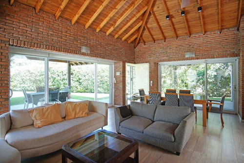 Casa; En Venta En Country Club Los Cardales.