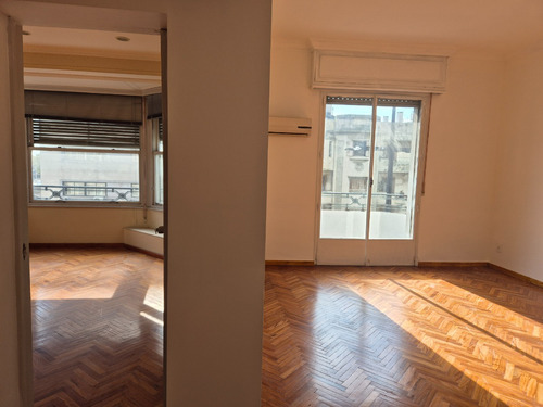 Amplio, 4 Habitaciones, 2 Baños. Garage. Impecable. Para Empresa