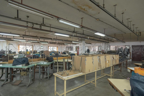 Venta De Edificio Industrial En San Martín