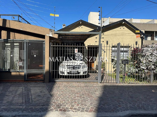 Casa En Venta En Castelar Sur